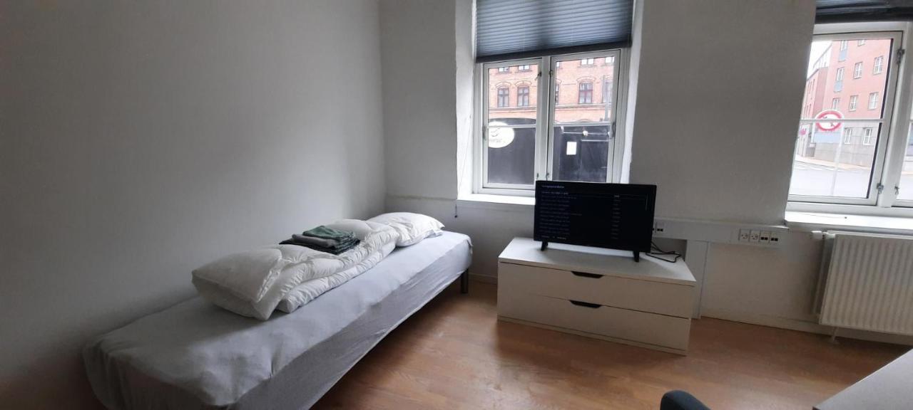 Private Room In A Shared Apartment Оденсе Экстерьер фото