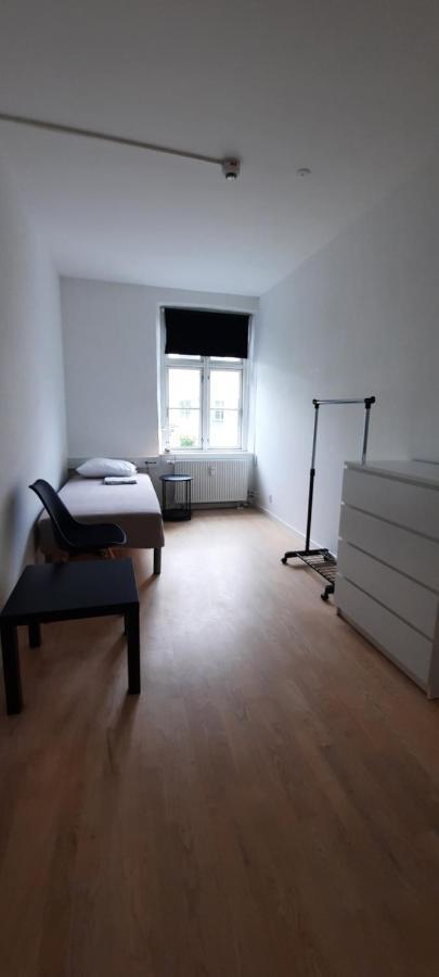 Private Room In A Shared Apartment Оденсе Экстерьер фото